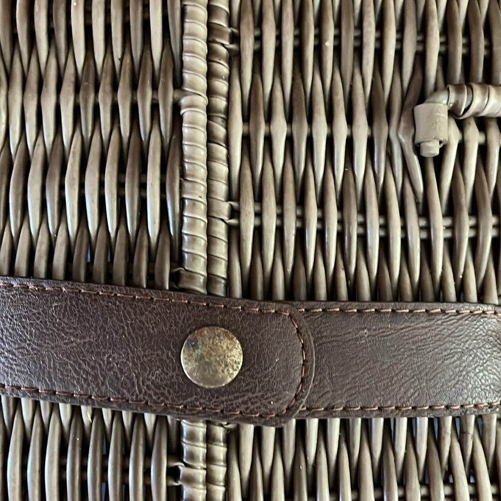 Pottery Barn Brown Outdoor Picnic Basket - Picture 16 of 16